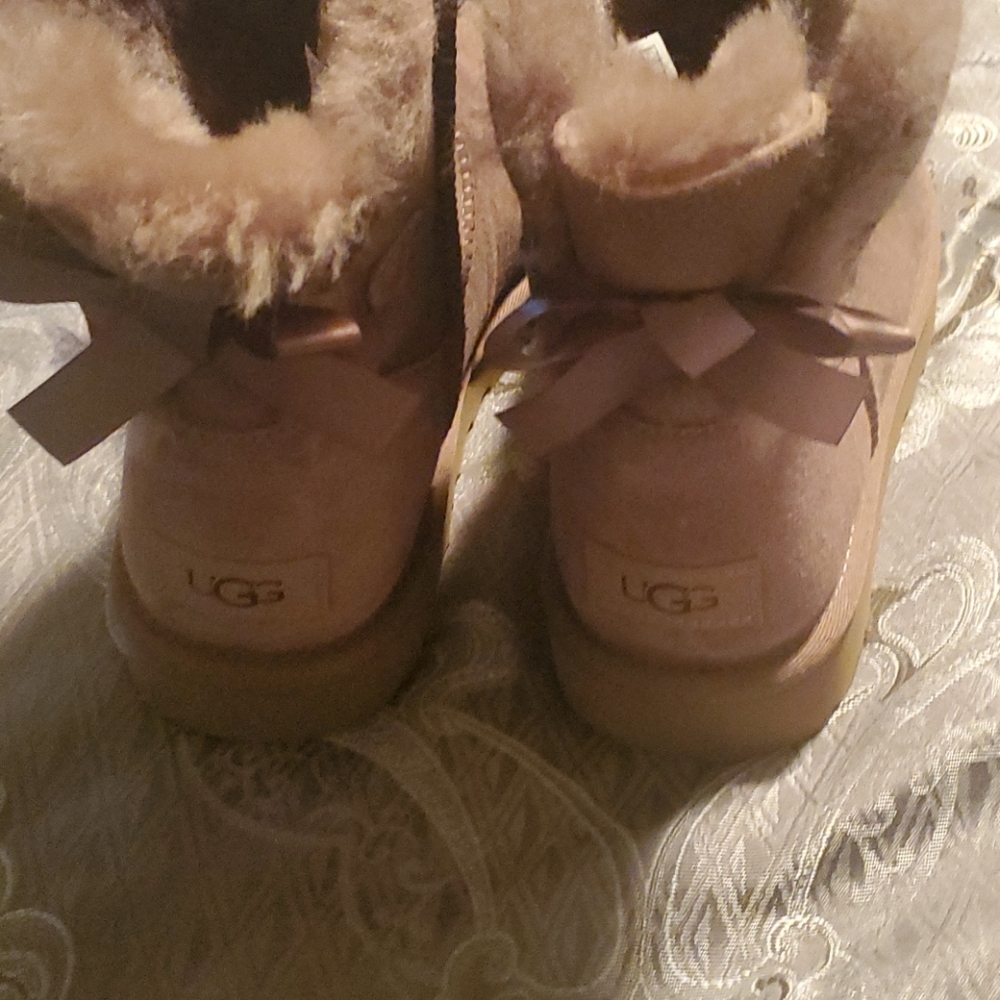 Uggs - image 2